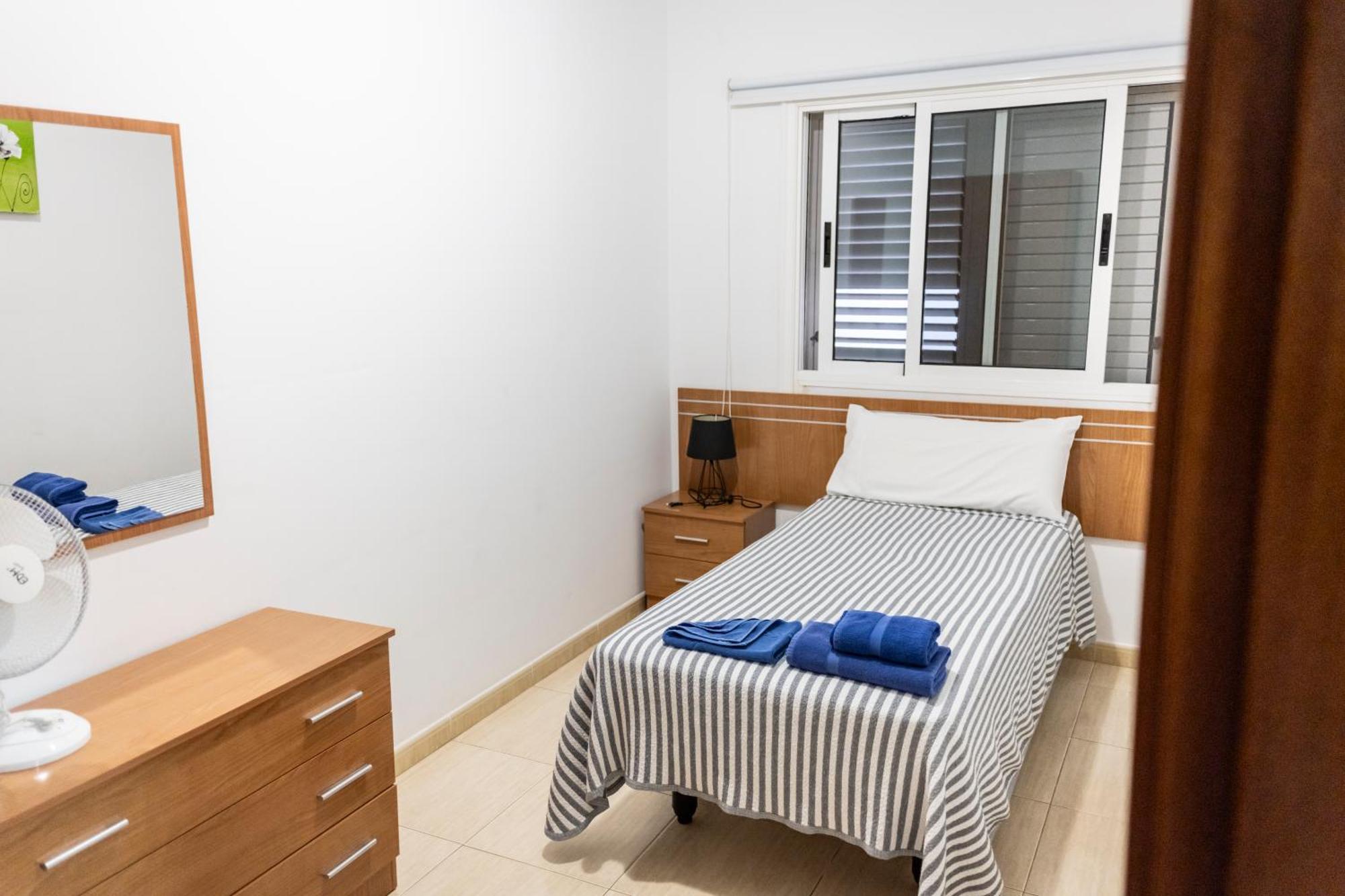 Yesenia Vv Airport Apartman El Matorral Kültér fotó
