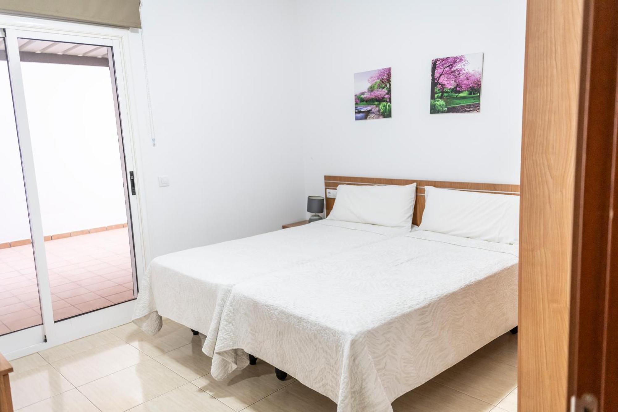 Yesenia Vv Airport Apartman El Matorral Kültér fotó